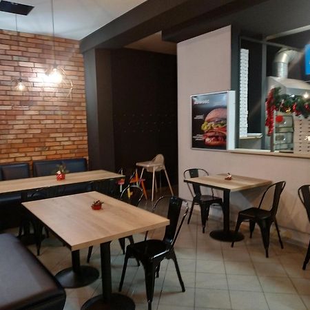 Pokoje Nad Pizzeria Познань Экстерьер фото